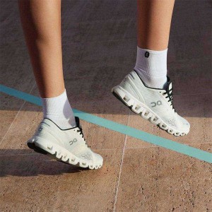White / Black On Cloud X | SN-ON28799